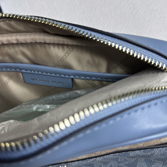 Michael Michael Kors New logo small blue/white NWT crossbody with inside… - Picture 8 of 9
